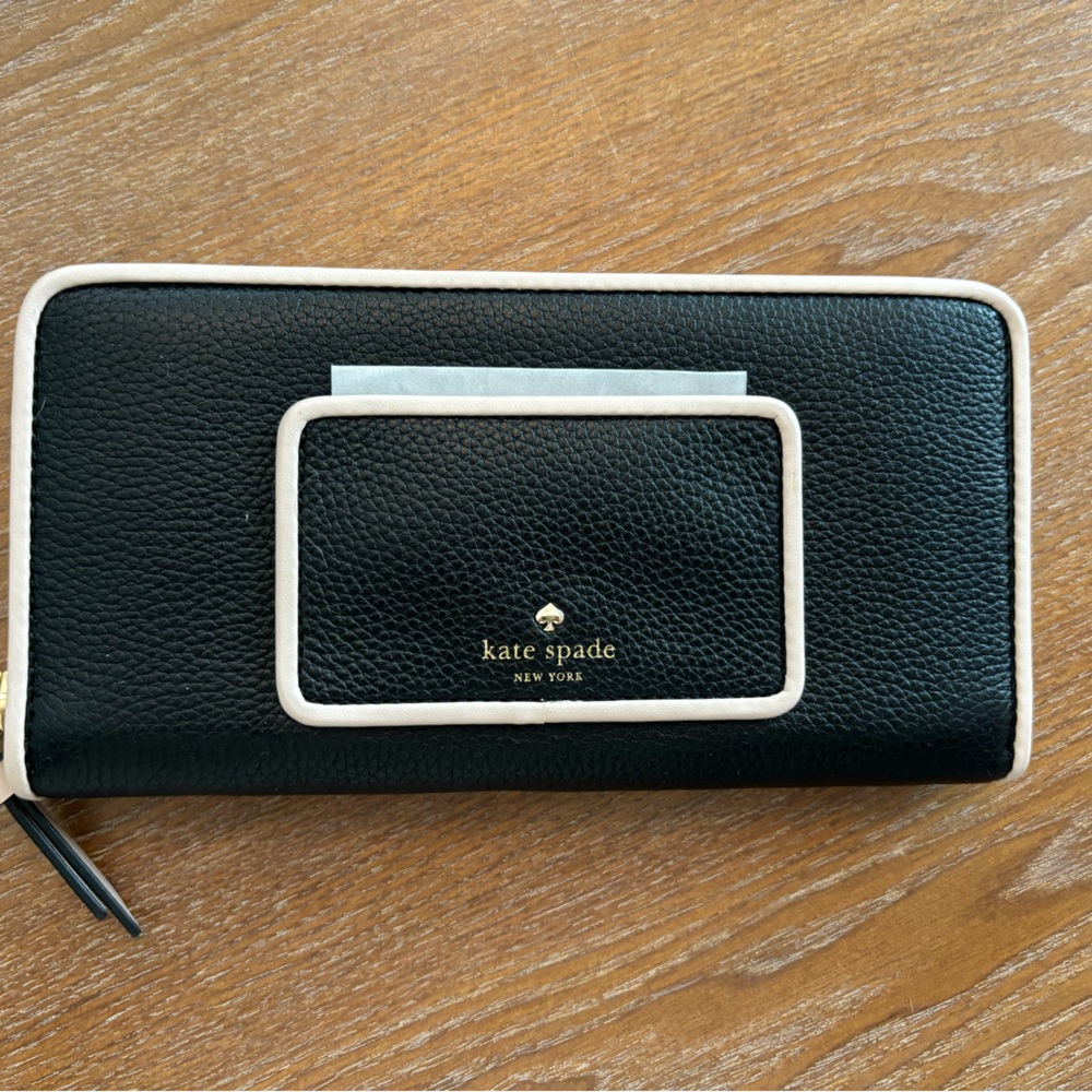 Kate Spade Black and Beige Wallet